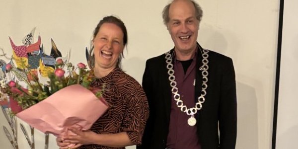 Foto: Wagenings Erezilver voor Elsje van de Weg